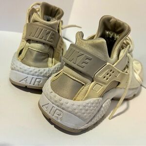 Nike Air Huarache Phantom 634835-018 Off White Athletic Women Size 8.5 Sneakers